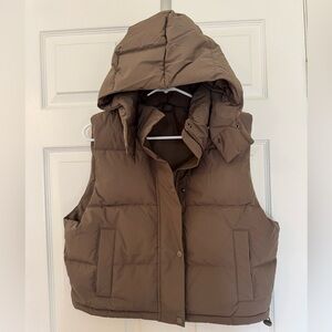 nuuds Peak Puffer Vest in mocha Size Small